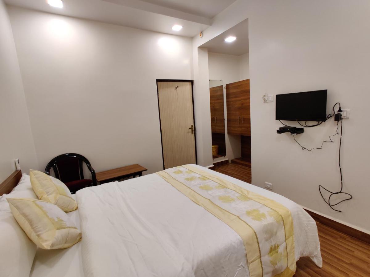 Hotel Surya Grande Kudal  Eksteriør billede