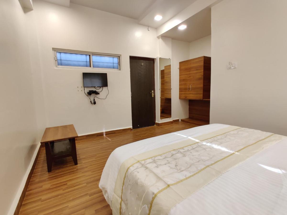 Hotel Surya Grande Kudal  Eksteriør billede