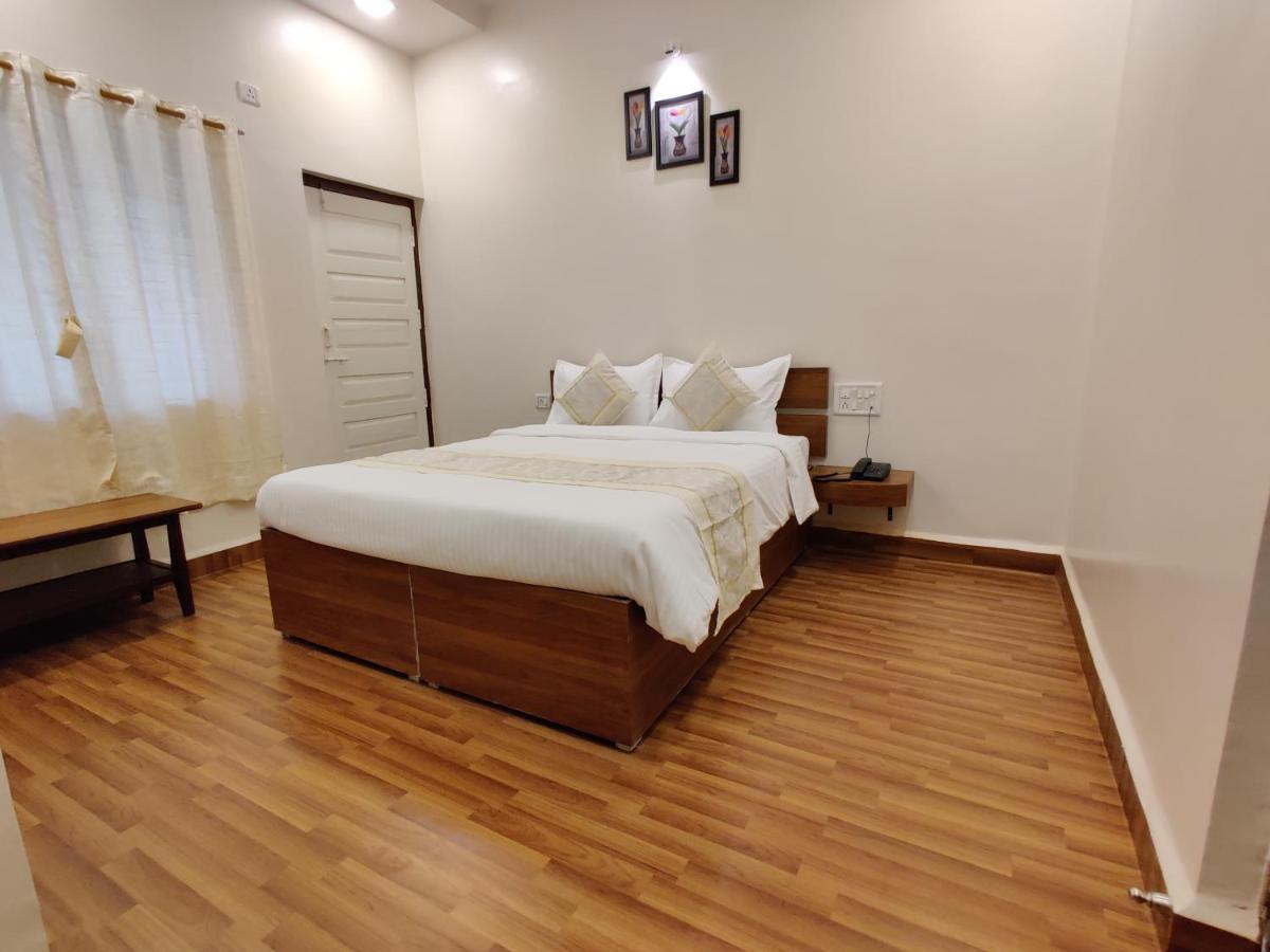 Hotel Surya Grande Kudal  Eksteriør billede